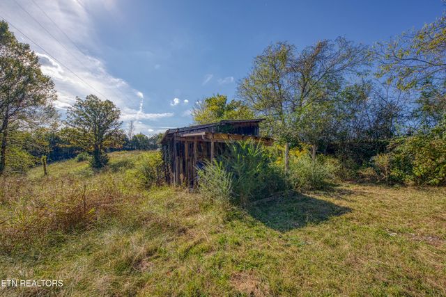 2720 Early Rd, Newport, TN 37821