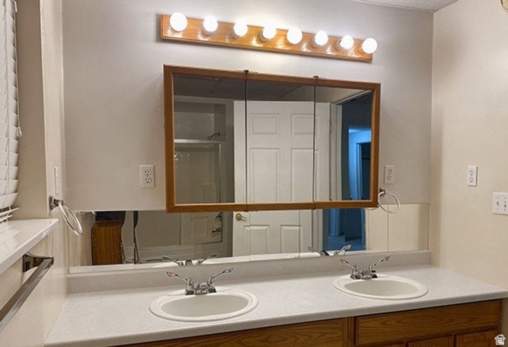 Image 12 of property listing at 2103 S MOUNTAIN VISTA LN, Provo, UT 84606