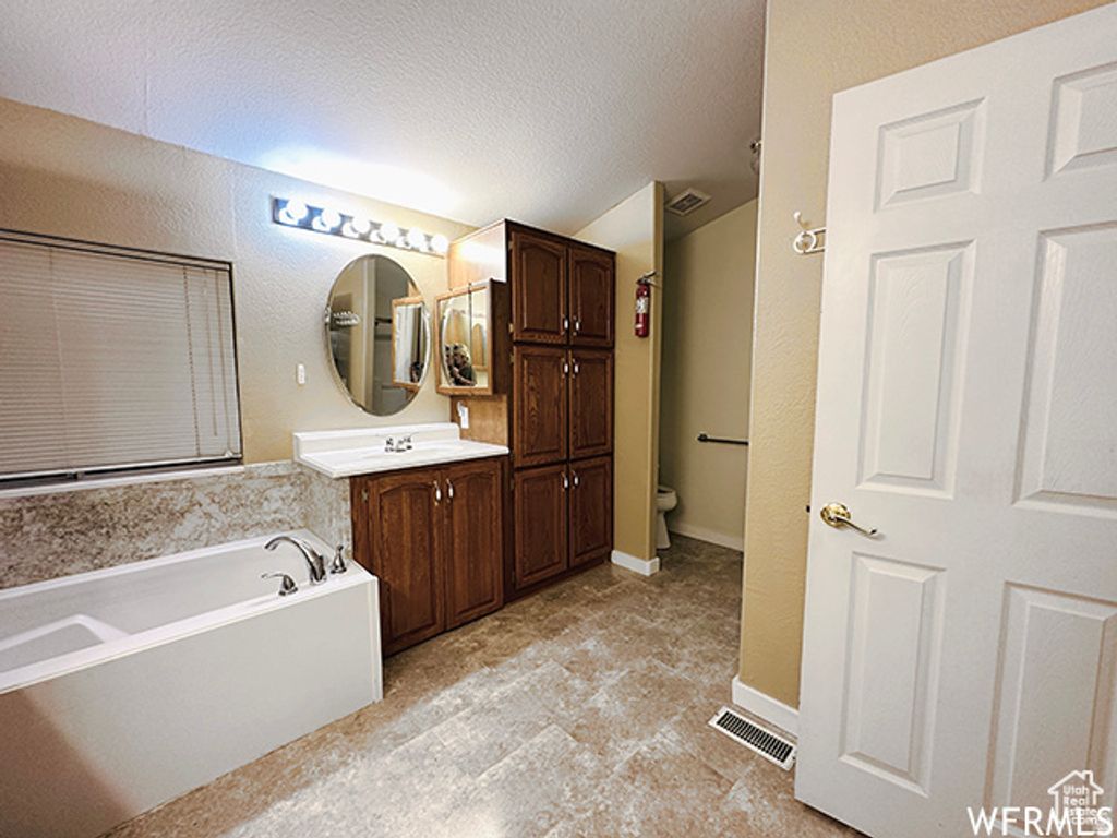 Image 13 of property listing at 2103 S MOUNTAIN VISTA LN, Provo, UT 84606