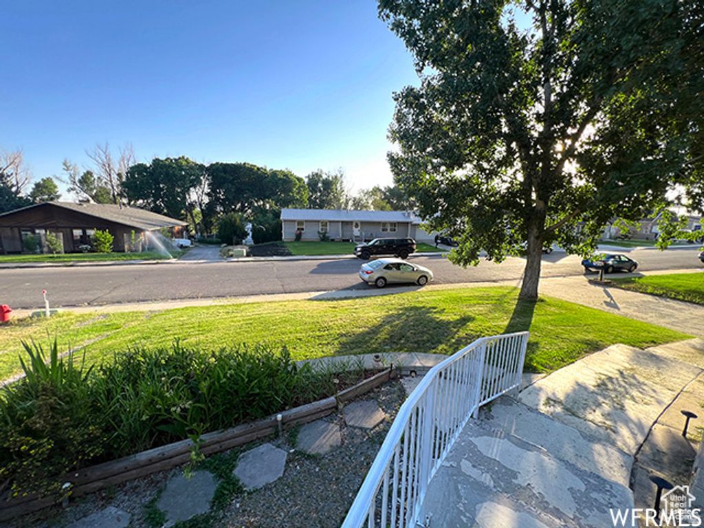 Image 3 of property listing at 2103 S MOUNTAIN VISTA LN, Provo, UT 84606