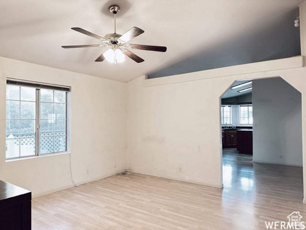 Image 32 of property listing at 2103 S MOUNTAIN VISTA LN, Provo, UT 84606