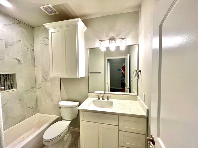 386 B Tahitian DR, Bastrop, TX 78602
