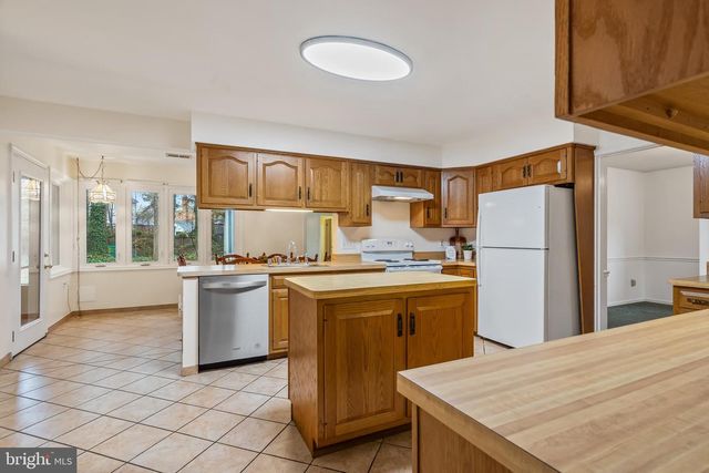 8601 BUCKBOARD DR, Alexandria, VA 22308