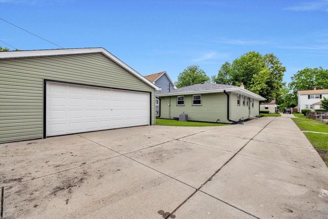 1207 S 98th STREET, West Allis, WI 53214