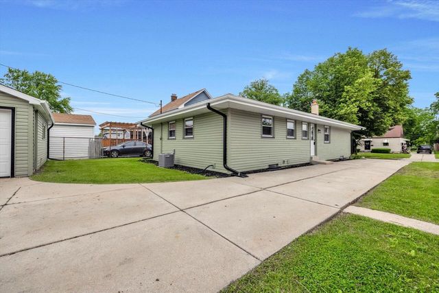 1207 S 98th STREET, West Allis, WI 53214