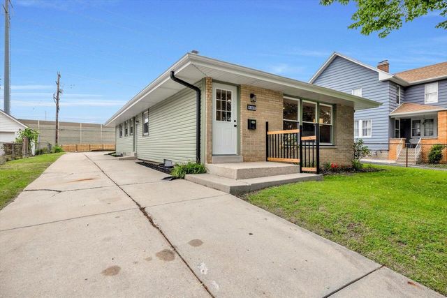 1207 S 98th STREET, West Allis, WI 53214