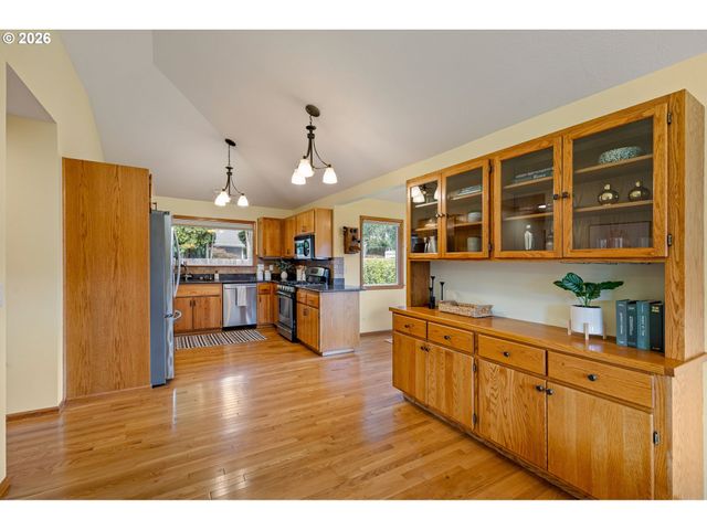2990 GILHAM Rd, Eugene, OR 97408