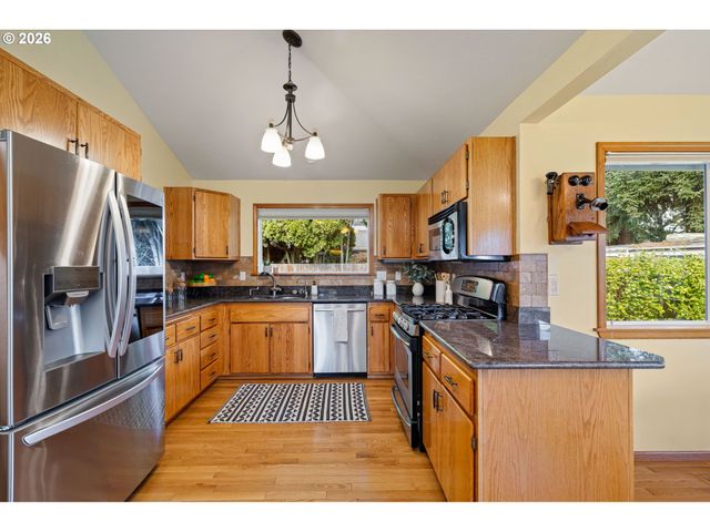2990 GILHAM Rd, Eugene, OR 97408