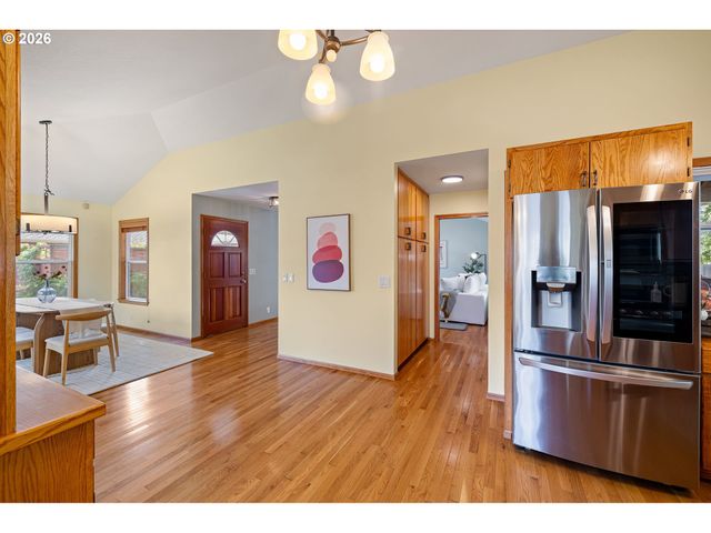 2990 GILHAM Rd, Eugene, OR 97408