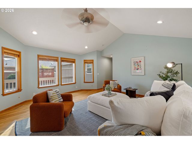 2990 GILHAM Rd, Eugene, OR 97408