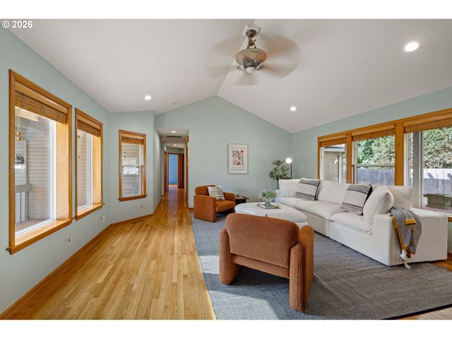 2990 GILHAM Rd, Eugene, OR 97408