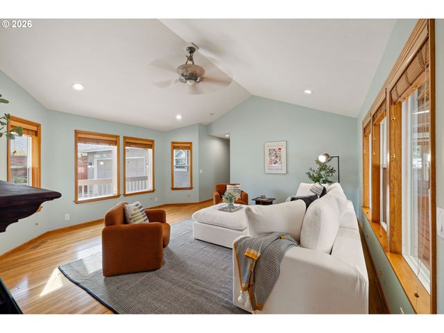 2990 GILHAM Rd, Eugene, OR 97408