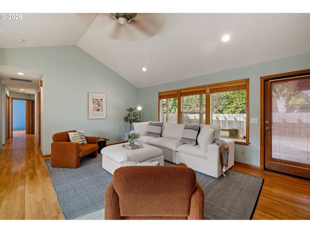 2990 GILHAM Rd, Eugene, OR 97408