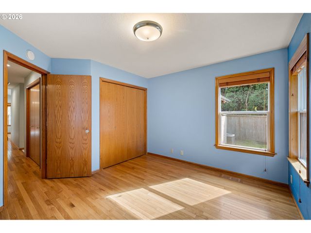 2990 GILHAM Rd, Eugene, OR 97408