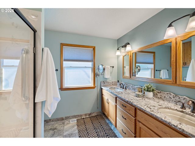 2990 GILHAM Rd, Eugene, OR 97408