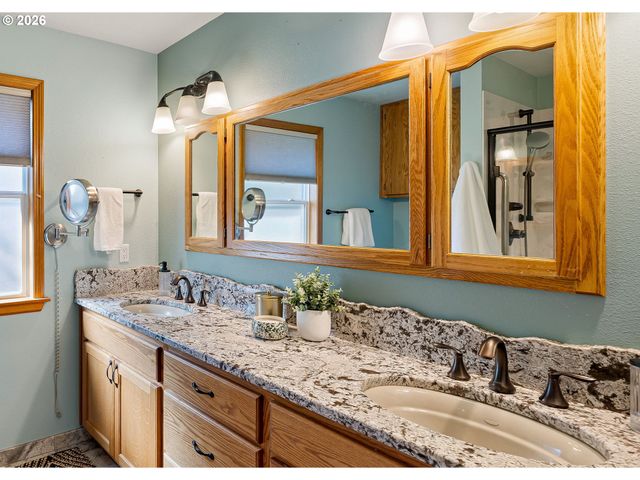 2990 GILHAM Rd, Eugene, OR 97408