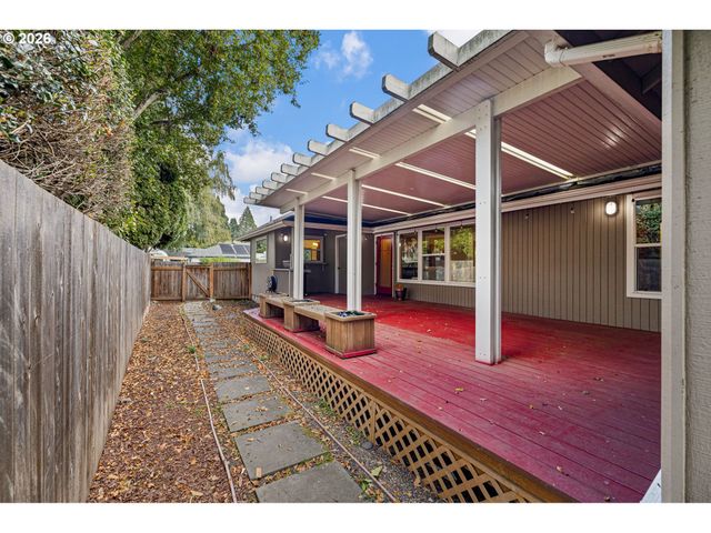 2990 GILHAM Rd, Eugene, OR 97408