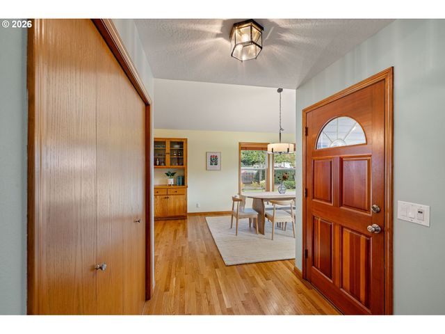 2990 GILHAM Rd, Eugene, OR 97408