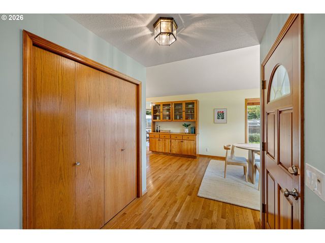2990 GILHAM Rd, Eugene, OR 97408