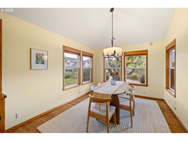 2990 GILHAM Rd, Eugene, OR 97408