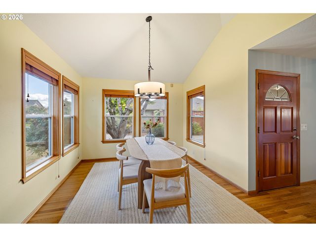 2990 GILHAM Rd, Eugene, OR 97408