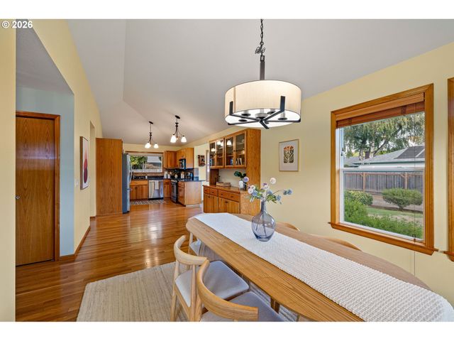 2990 GILHAM Rd, Eugene, OR 97408