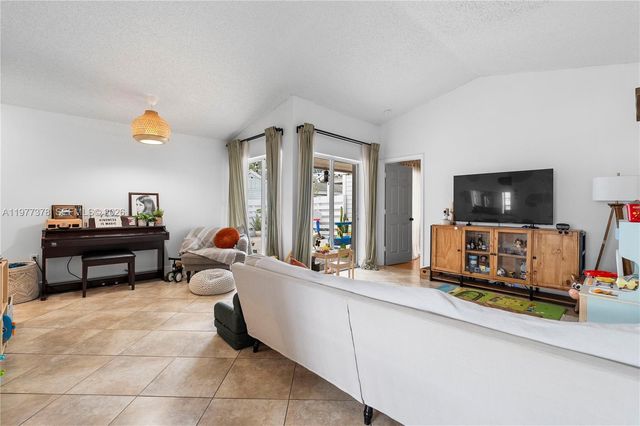 13753 SW 149th Cir Ln 3-44, Miami, FL 33186