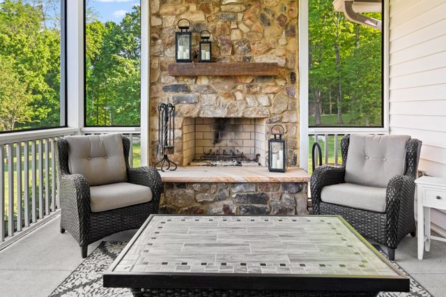 9043 Cross Plains Rd, White House, TN 37188