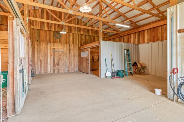 9043 Cross Plains Rd, White House, TN 37188