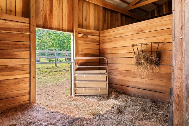 9043 Cross Plains Rd, White House, TN 37188
