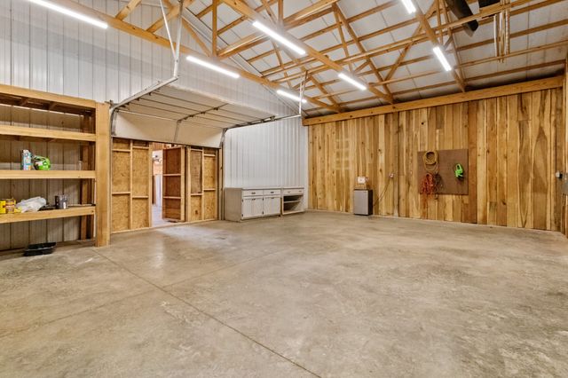 9043 Cross Plains Rd, White House, TN 37188