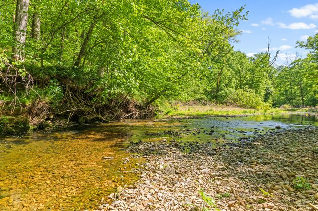 9043 Cross Plains Rd, White House, TN 37188