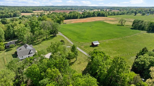 9043 Cross Plains Rd, White House, TN 37188