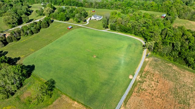 9043 Cross Plains Rd, White House, TN 37188