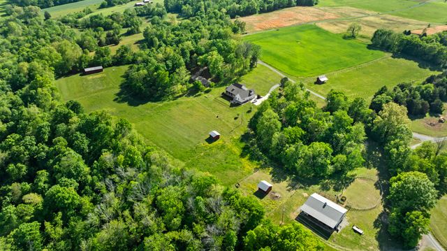 9043 Cross Plains Rd, White House, TN 37188
