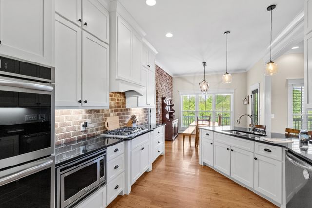9043 Cross Plains Rd, White House, TN 37188
