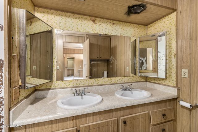 456 S LAWSON Drive, Apache Junction, AZ 85120