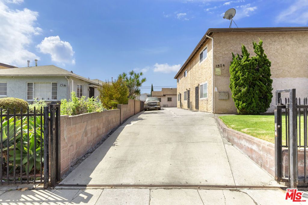 1524 W 81st Street, Los Angeles, CA 90047