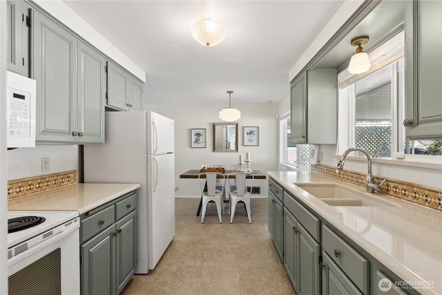 1023 S Orchard Street, Tacoma, WA 98465