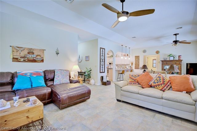 26 Meadowlake Circle S, Lake Placid, FL 33852