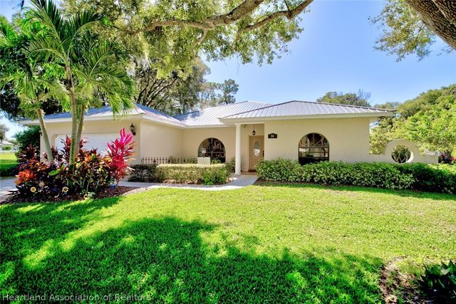 26 Meadowlake Circle S, Lake Placid, FL 33852