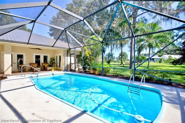 26 Meadowlake Circle S, Lake Placid, FL 33852