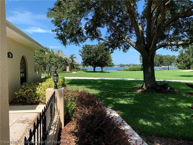 26 Meadowlake Circle S, Lake Placid, FL 33852