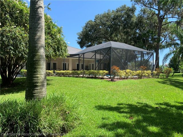 26 Meadowlake Circle S, Lake Placid, FL 33852