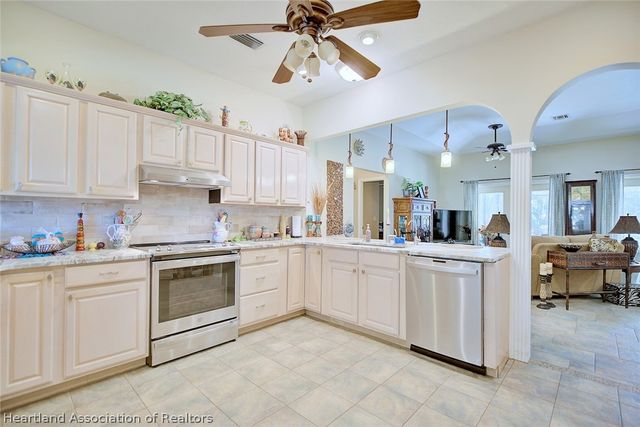 26 Meadowlake Circle S, Lake Placid, FL 33852