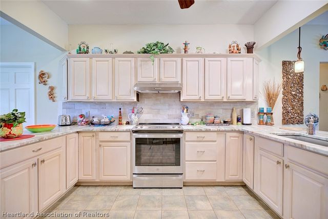 26 Meadowlake Circle S, Lake Placid, FL 33852