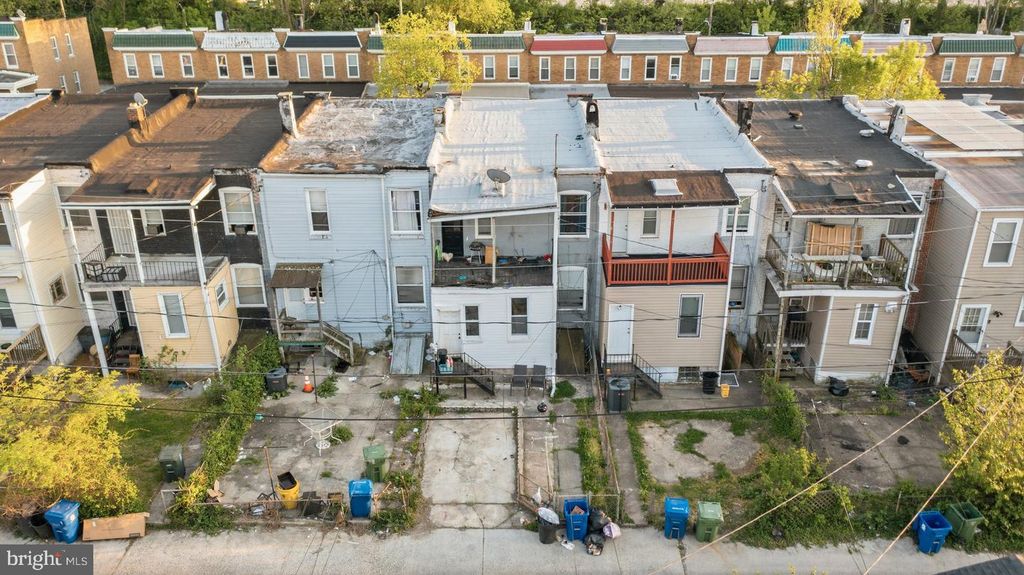 Image 6 of property listing at 3132 CLIFTMONT AVE, Baltimore, MD 21213