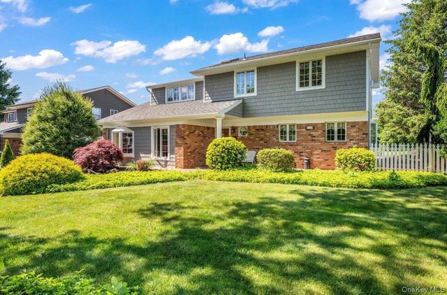 17 Glen Lane, Kings Park, NY 11754