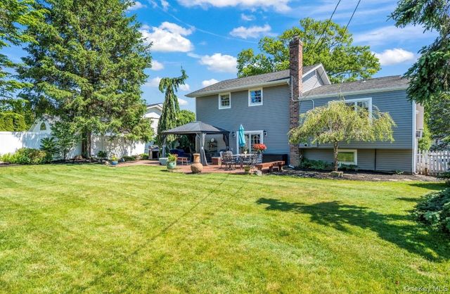17 Glen Lane, Kings Park, NY 11754