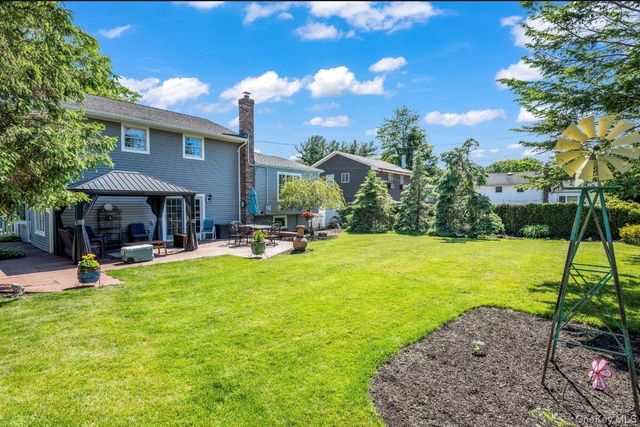 17 Glen Lane, Kings Park, NY 11754